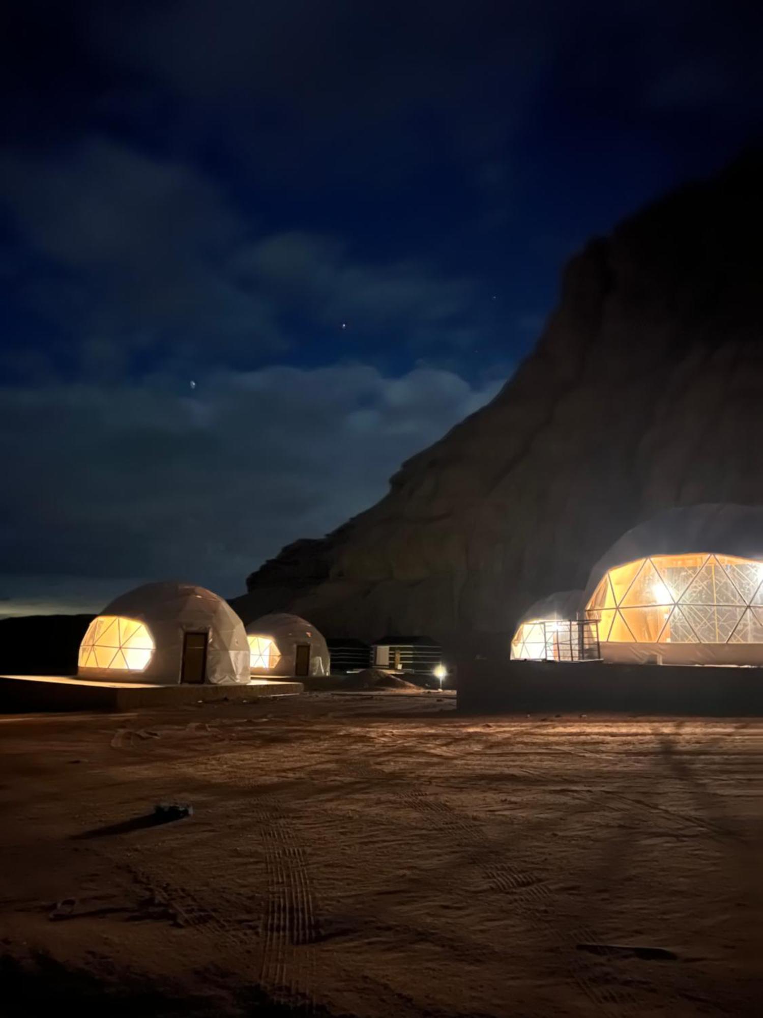 Rum Victoria Luxury Camp وادي رم المظهر الخارجي الصورة