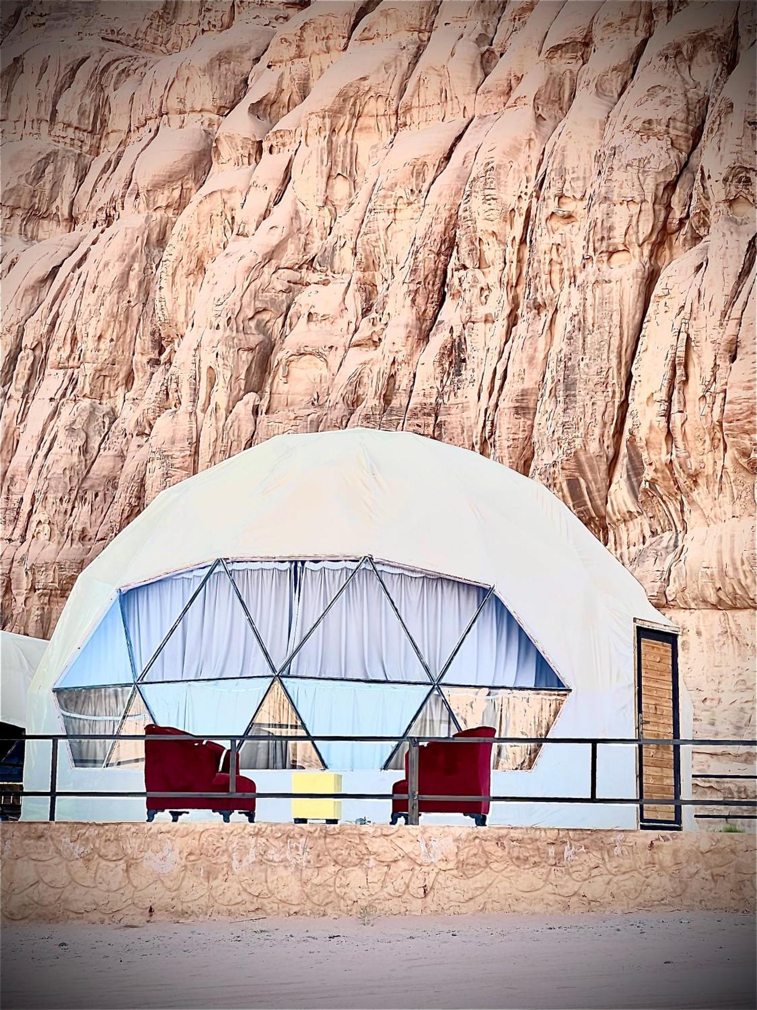 Rum Victoria Luxury Camp وادي رم المظهر الخارجي الصورة