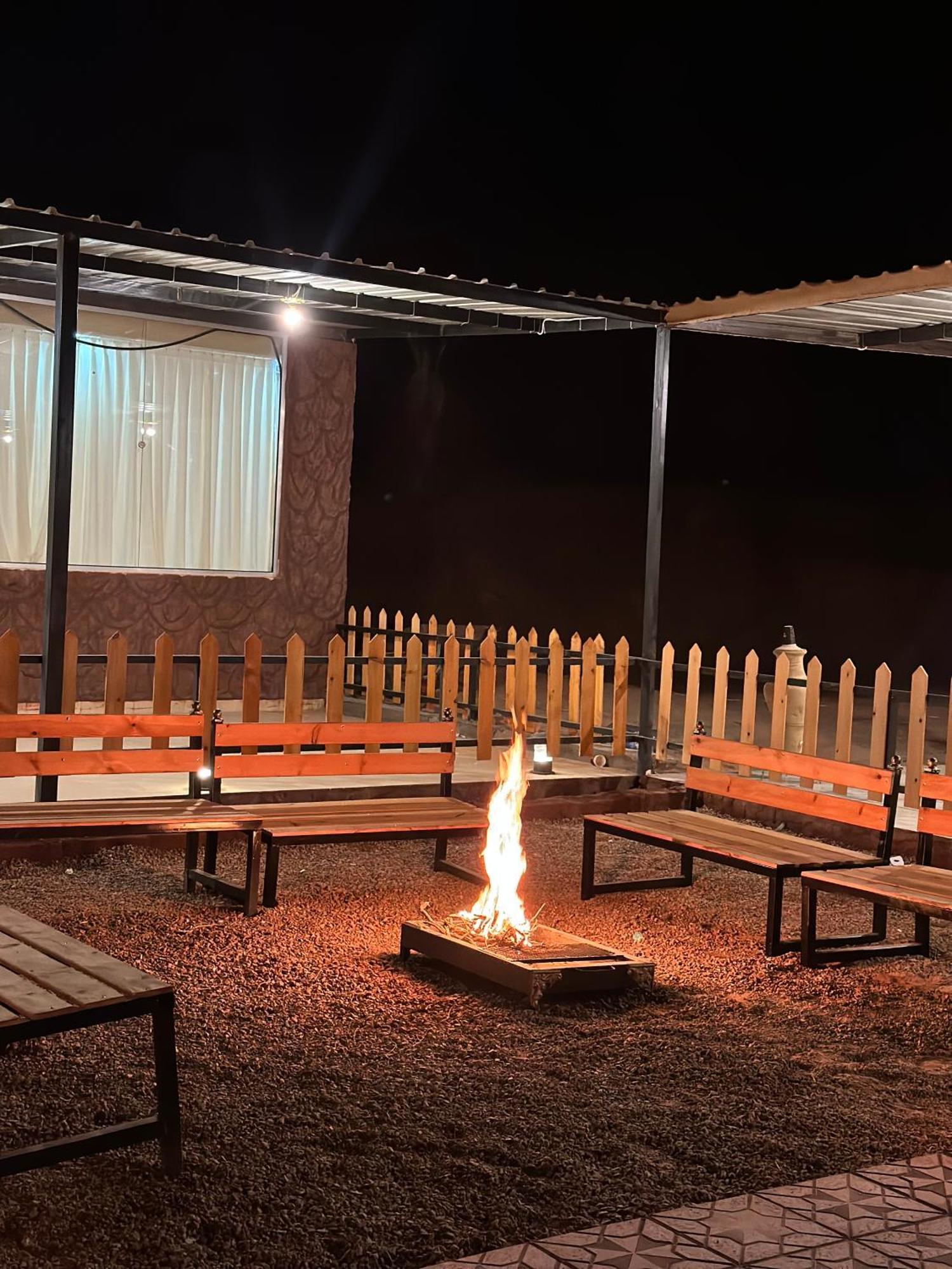 Rum Victoria Luxury Camp وادي رم المظهر الخارجي الصورة