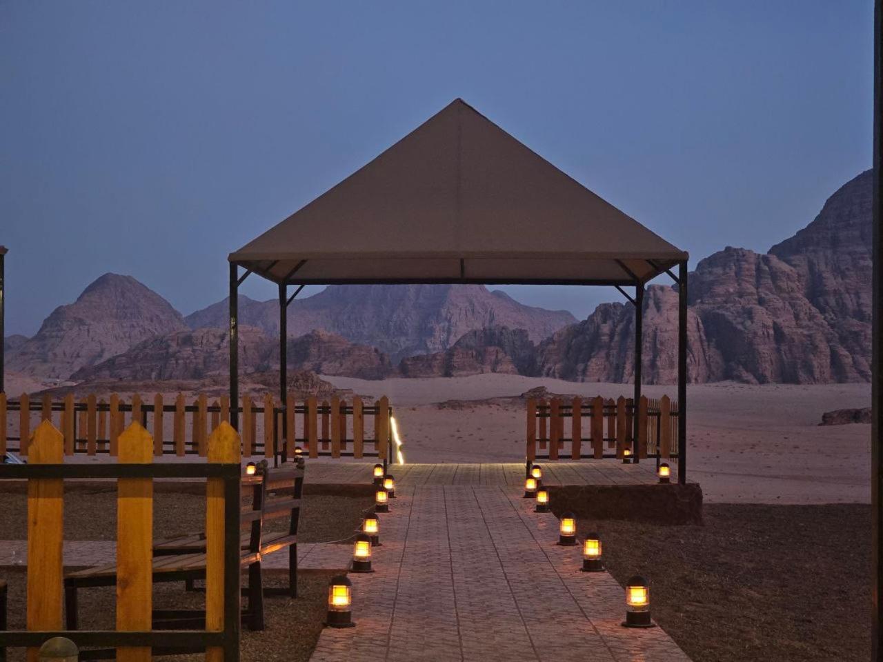 Rum Victoria Luxury Camp وادي رم المظهر الخارجي الصورة