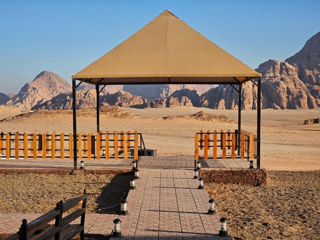 Rum Victoria Luxury Camp وادي رم المظهر الخارجي الصورة