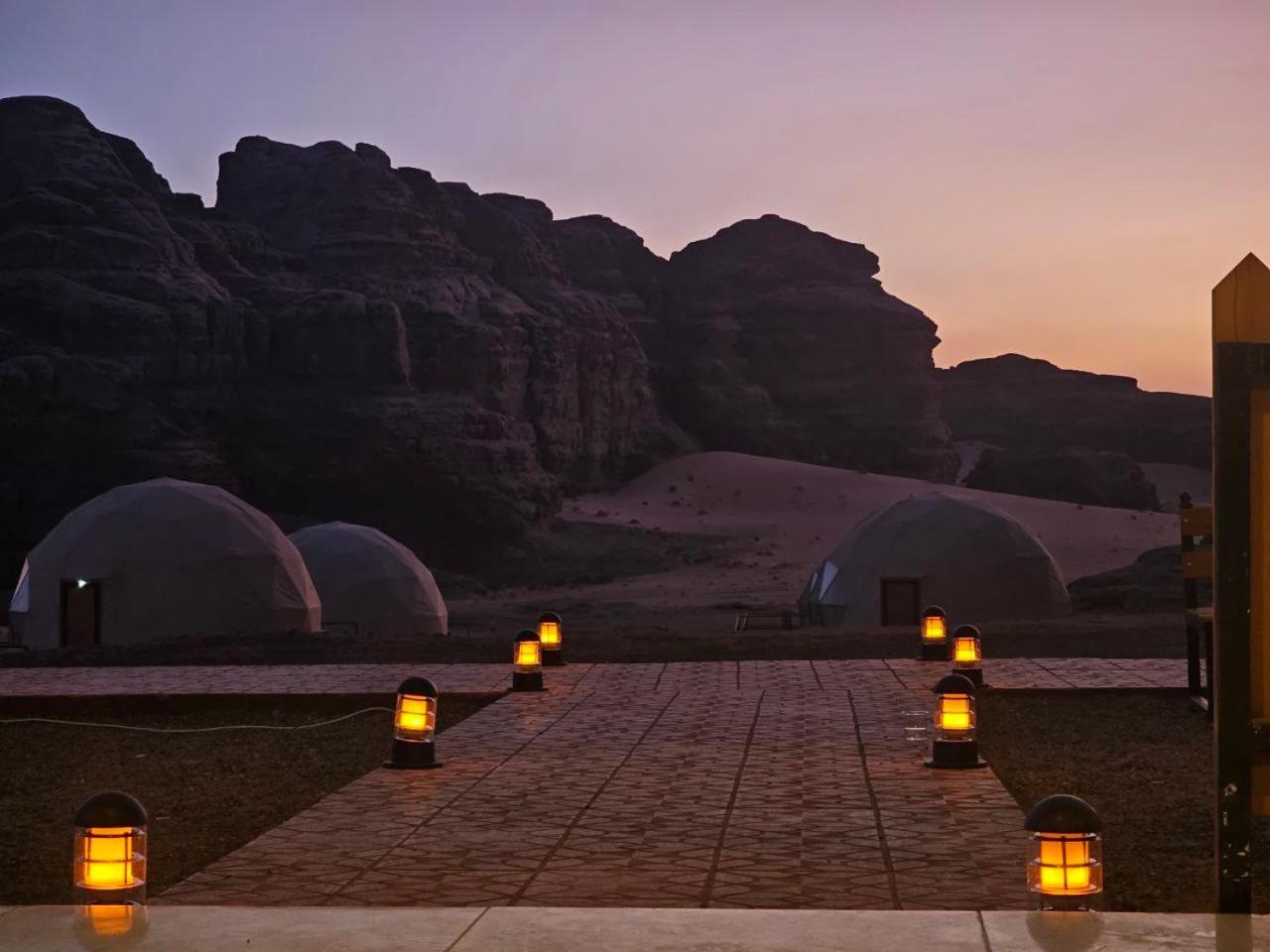 Rum Victoria Luxury Camp وادي رم المظهر الخارجي الصورة